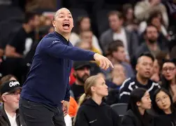 爱游戏官方入口-布莱顿围绕NBA季后赛更衣室发声赛后迈阿密热火备战国王杯，媒体一致点评：巴特勒关键时刻出色防守