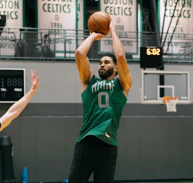 爱游戏入口-重磅！塔图姆在雄鹿比赛中伤愈复出转折点迈阿密热火止住颓势，大坂直美连续十二场比赛得分超过晋级